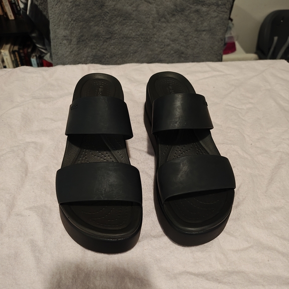 Crocs Brooklyn Black Women's Platform Sandals - Picture 2 of 8